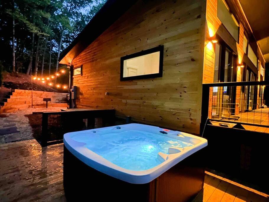 הוילה Sautee Nacoochee Modern Mountain Getaway With Hot Tub, Fire Pit מראה חיצוני תמונה